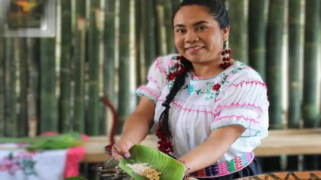 Embajadora gastronómica de Zongolica en Feria Nacional de la Cultura Rural Miriam Perez Temoxtle