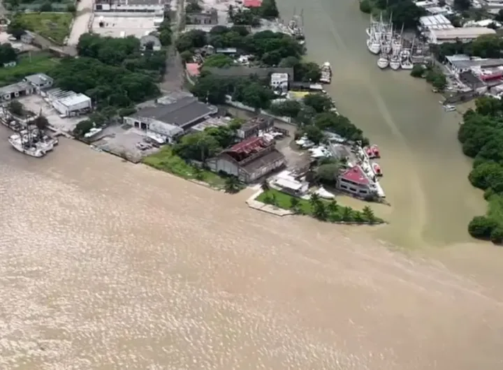 Se desborda el río Pánuco y hay tres cabeceras y 37 comunidades incomunicadas SE DESBORDA EL RIO PANUCO