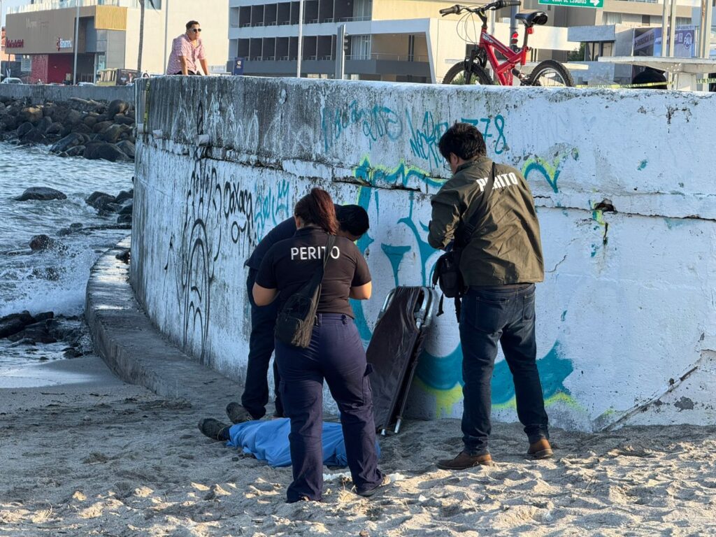 Encuentran cuerpo de un hombre flotando en playas de Veracruz WhatsApp Image 2025 10 20 at 5.24.50 PM 1