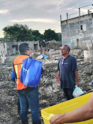 Poza Rica no está sola: Director de API Sistema Portuario Veracruzano encabeza brigada de apoyo con donación de pollos rostizados para damnificados brigada 324x430 jpg