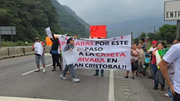 Bloquean autopista Veracruz-México por inconformidad de la colocación de las casetas caseta