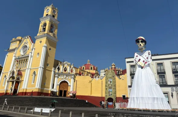 Instalan catrina monumental en Plaza Lerdo catrina monumental en Plaza Lerdo1 590x387 jpeg
