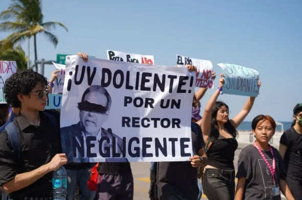 por presion estudiantil uv anuncia dialogo tras muerte de alumna en poza rica