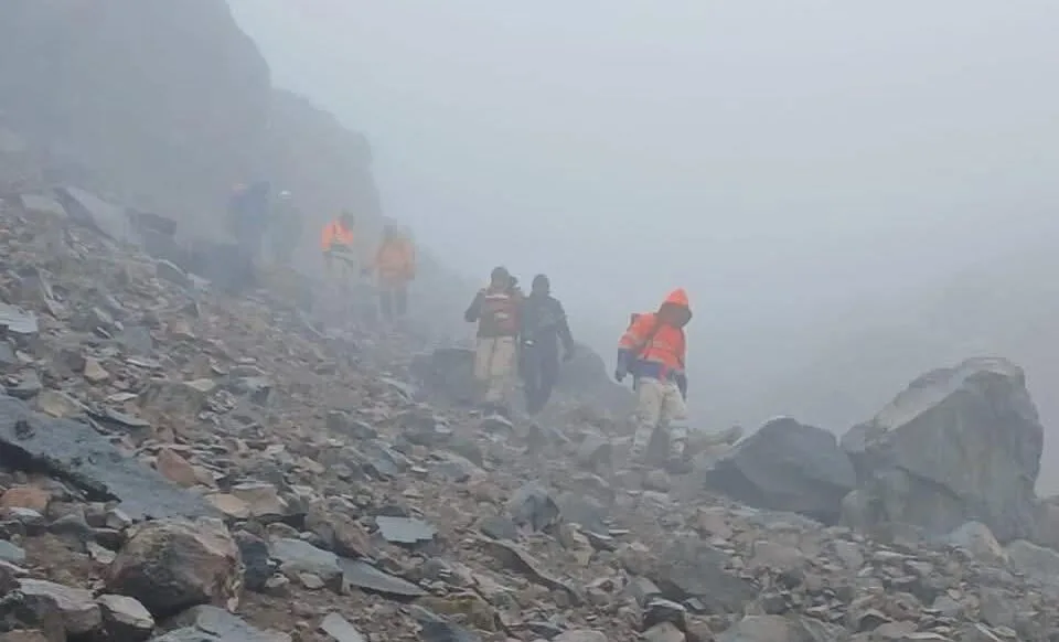 Localizan con vida a 11 alpinistas reportados como desaparecidos en Pico de Orizaba e1765317952812 jpeg