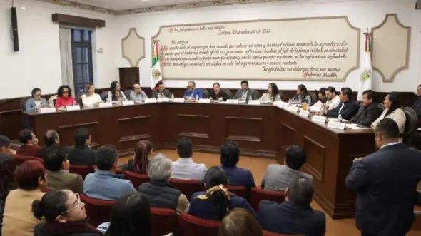 PROTESTA A FUNCIONRIOS EN XALAPA 590x331 jpg