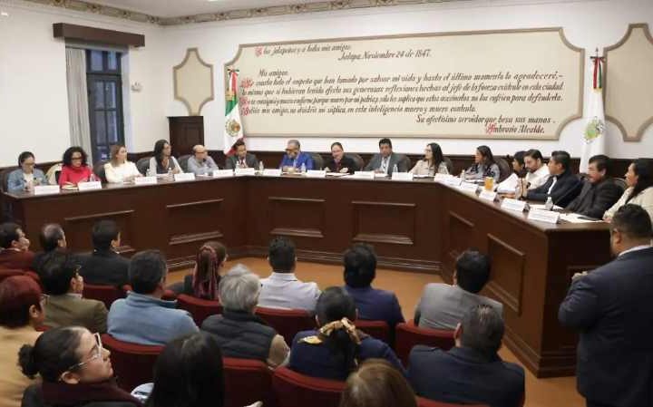 PROTESTA A FUNCIONRIOS EN XALAPA