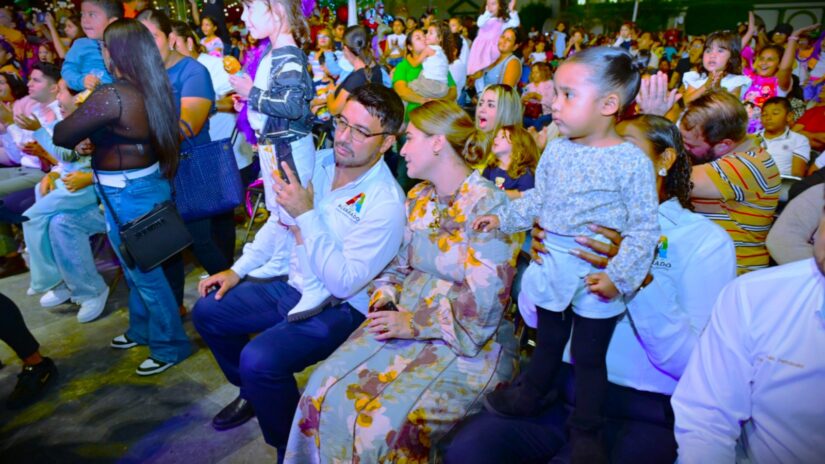 Ayuntamiento de Alvarado y DIF Municipal celebran el Día de Reyes con la niñez alvaradeña REYES 10