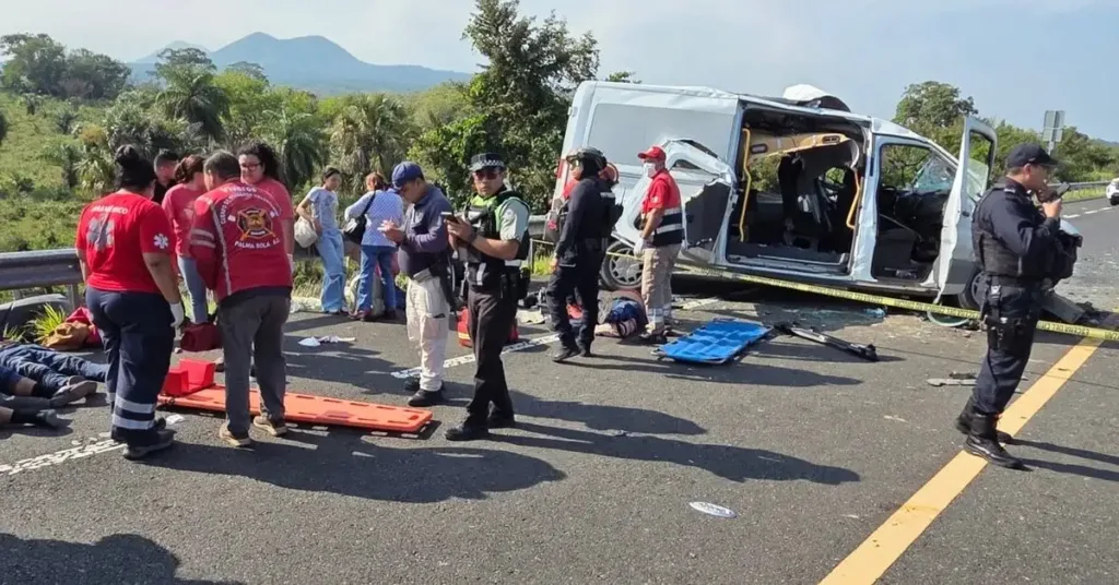 reportan tres muertos y varios lesionados en accidente carretero en veracruz d79331a3 5ee6 45e8 9ec2 1b8e7e2548b6 media