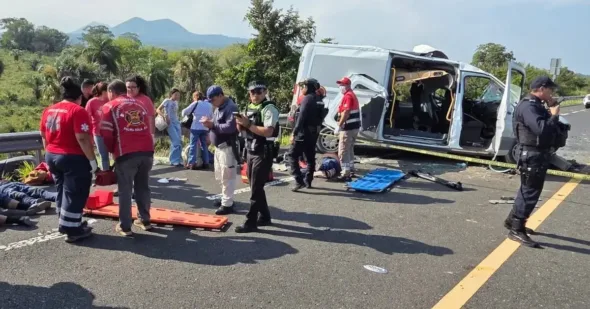 reportan tres muertos y varios lesionados en accidente carretero en veracruz d79331a3 5ee6 45e8 9ec2 1b8e7e2548b6 media