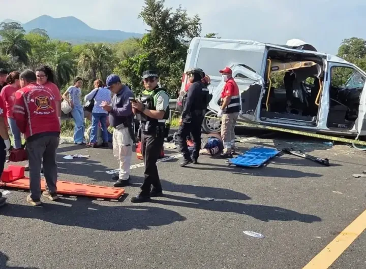 reportan tres muertos y varios lesionados en accidente carretero en veracruz d79331a3 5ee6 45e8 9ec2 1b8e7e2548b6 media