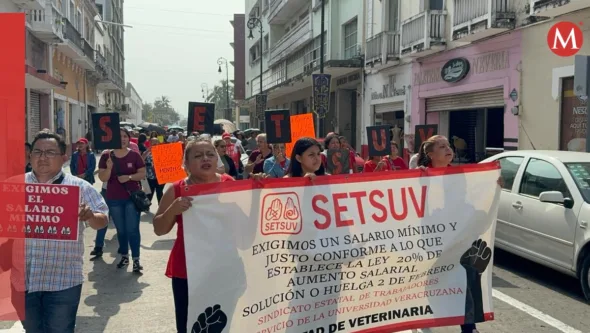trabajadores universidad veracruzana exigen aumento 590x333 jpg