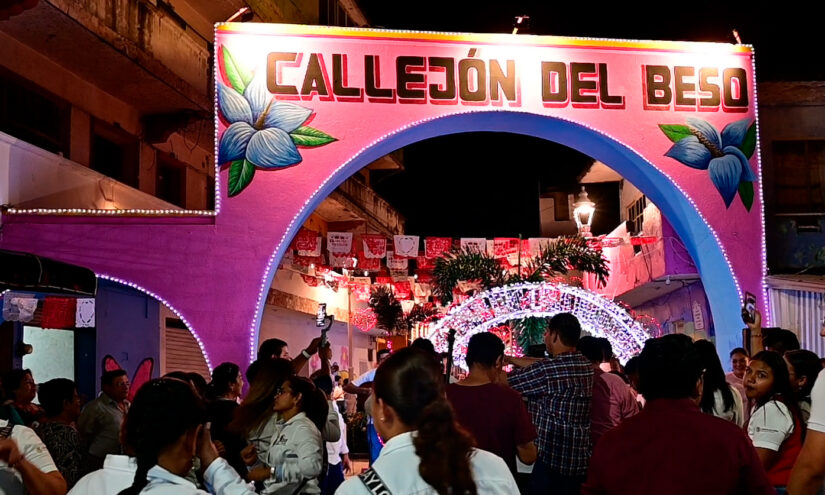 Inaugura Beto Cobos nuevos atractivos turísticos en centro de Alvarado CALLEJON DEL BESO 3