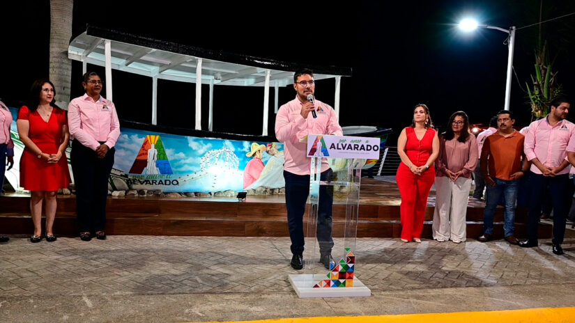 Inaugura Beto Cobos nuevos atractivos turísticos en centro de Alvarado DISCURSO LANCHA